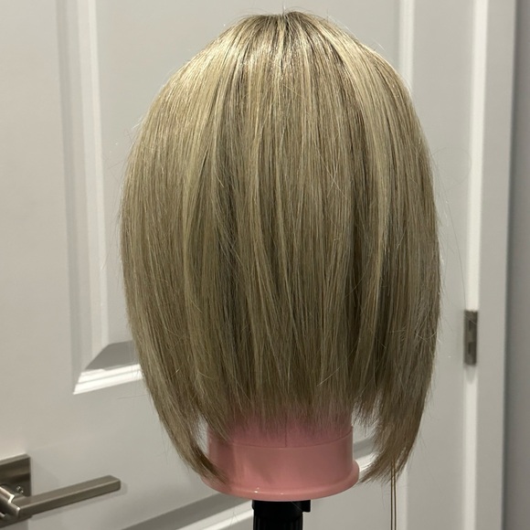 NEW Belle Tress Anatolia Wig In Rootbeer Float Blonde! Beautiful Short Bob - Picture 2 of 8